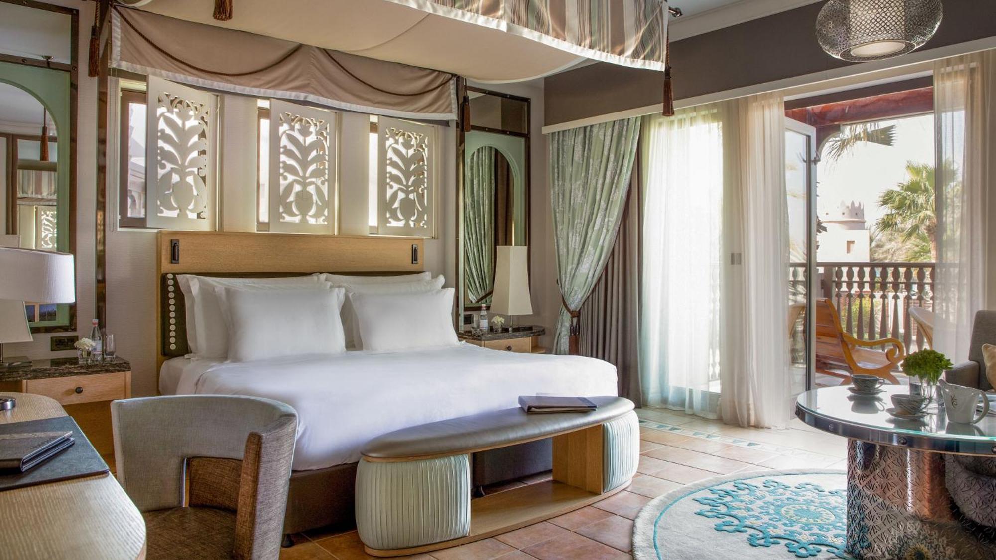 Jumeirah Dar Al Masyaf Dubai Exterior foto A bedroom at the hotel